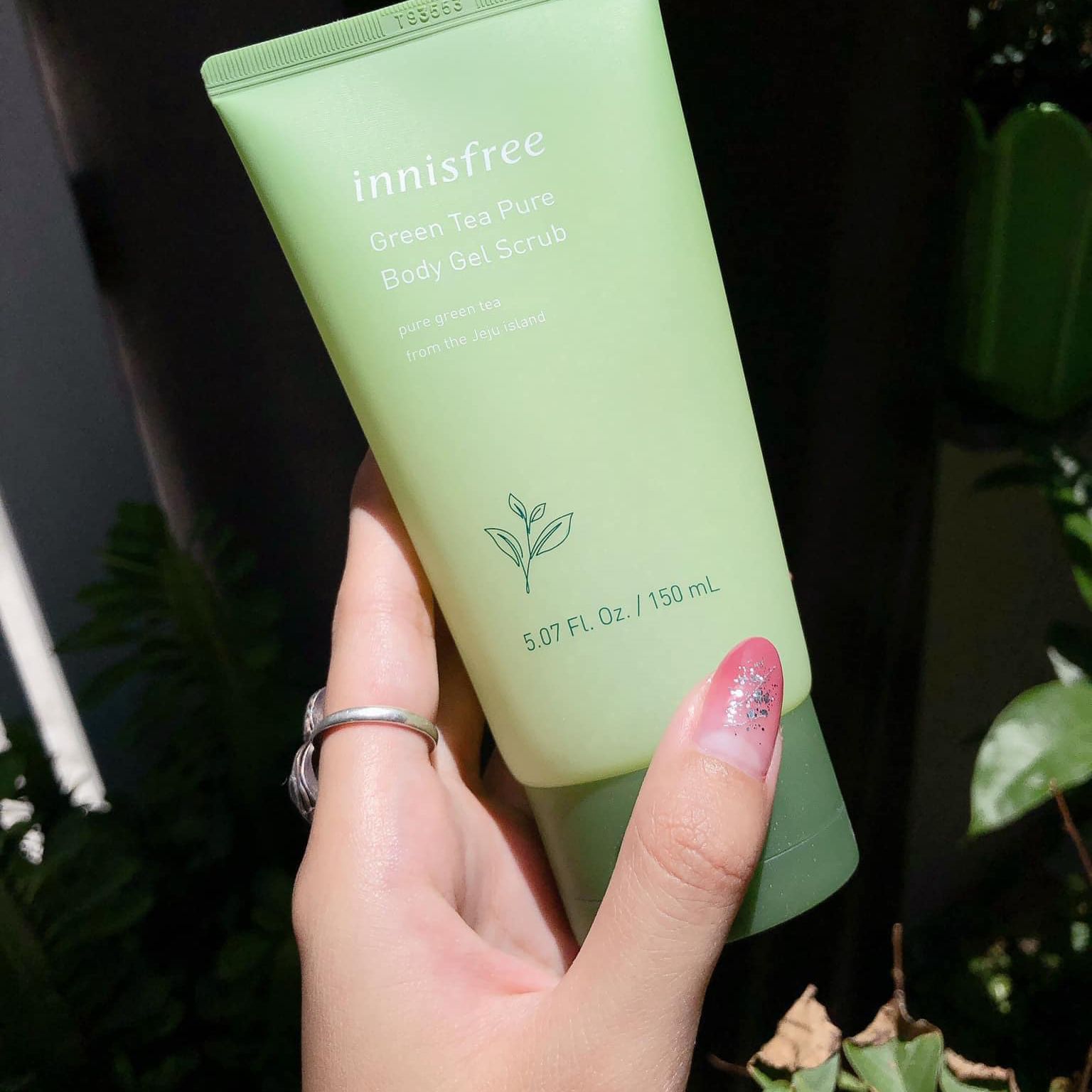  Tẩy Tế Bào Chết Body Toàn Thân Innisfree Green Tea Pure Body Gel Scrub 