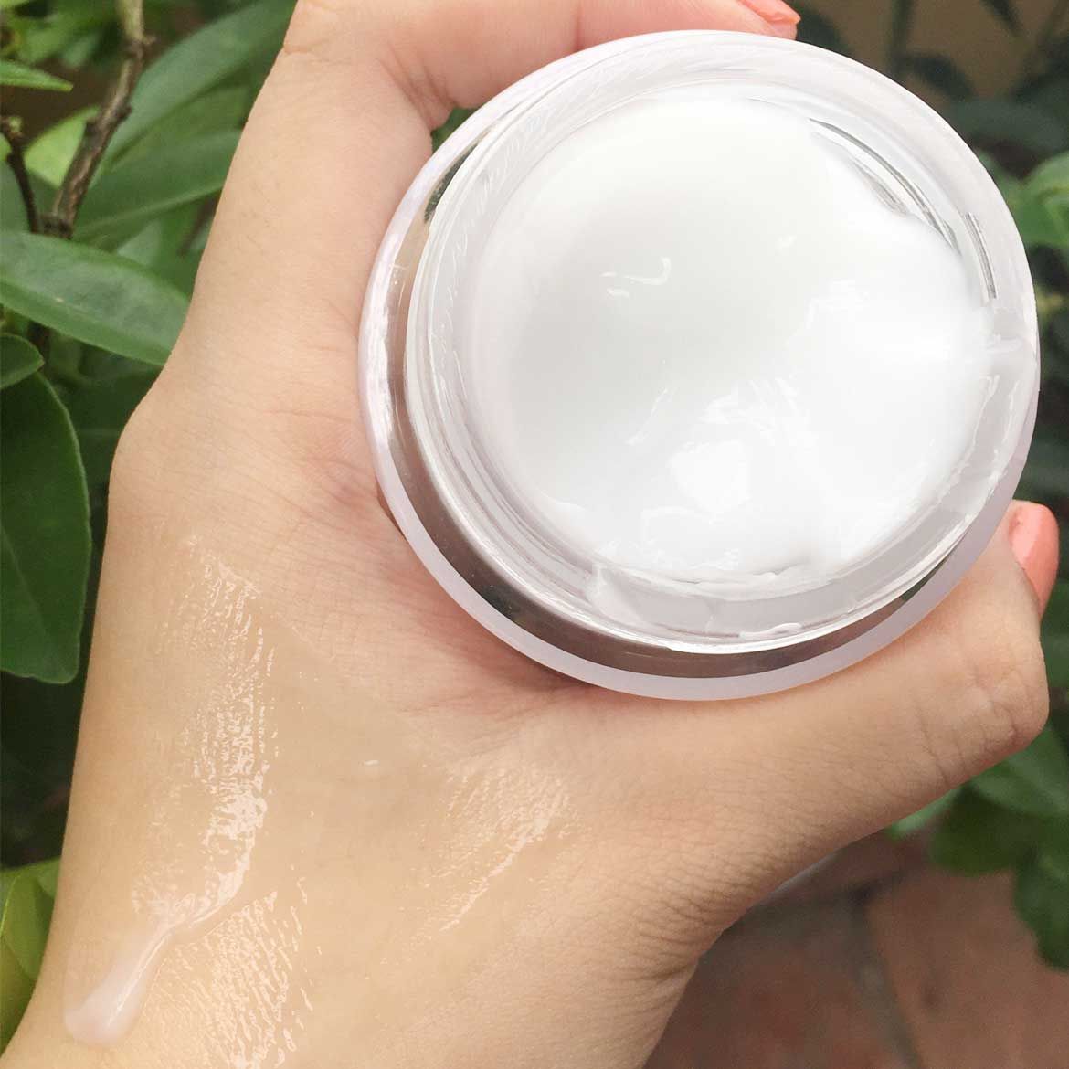 Kem Dưỡng Trắng Da Đêm Senka White Beauty Glow Gel Cream