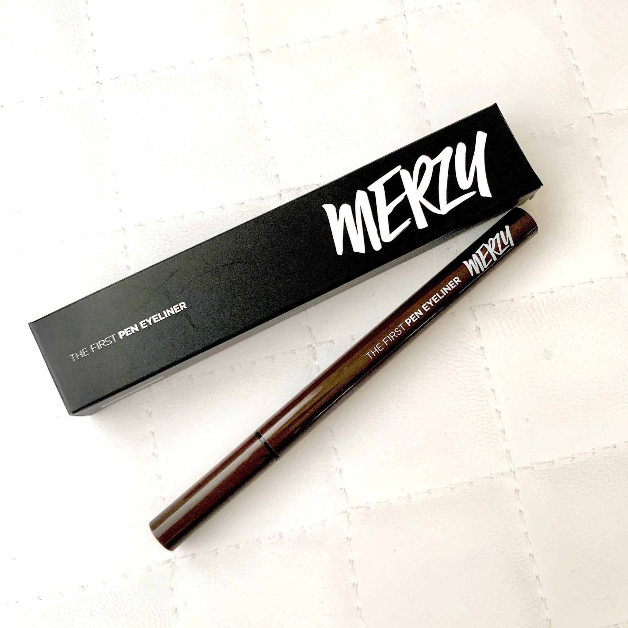  Kẻ Mắt Nước Merzy The First Pen Eyeliner 