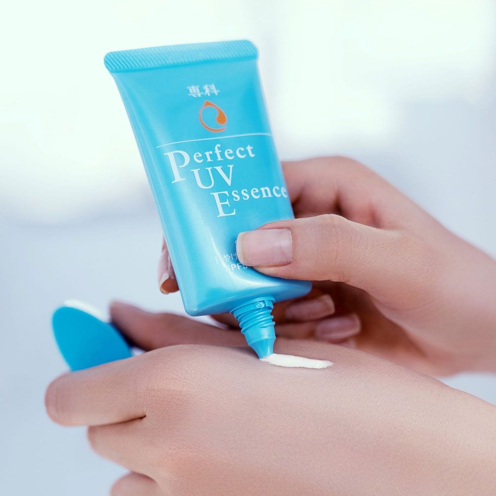 Kem chống nắng Senka Perfect UV Essence
