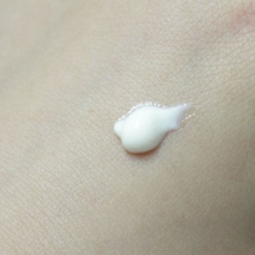 Kem chống nắng Senka Perfect UV Essence