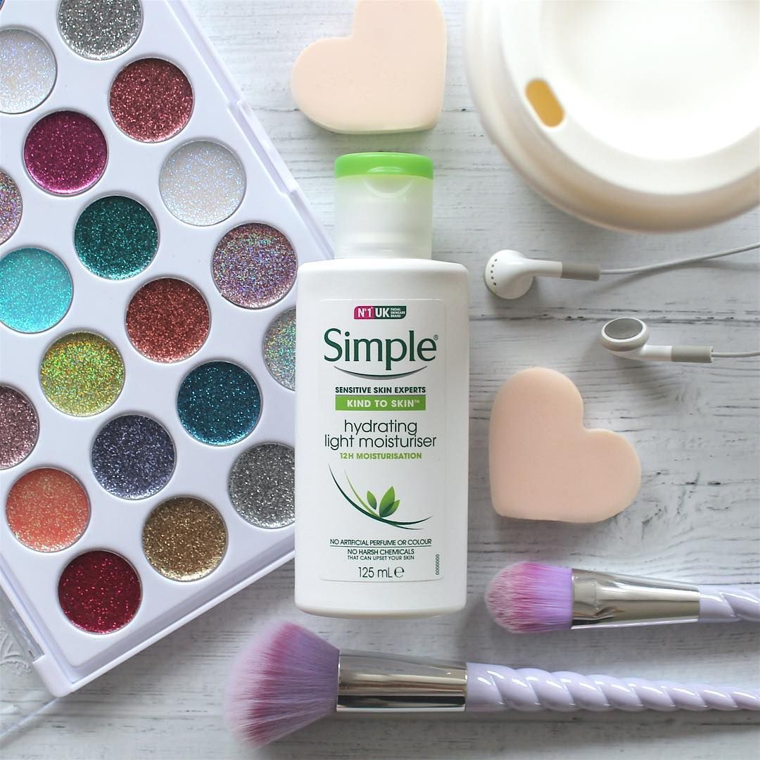 Kem Dưỡng Ẩm Simple Kind To Skin Hydrating Light Moisturiser 125ml