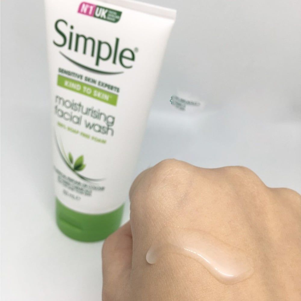  Sữa Rửa Mặt Dịu Nhẹ Không Chứa Xà Phòng SIMPLE Facial Wash 150ml 