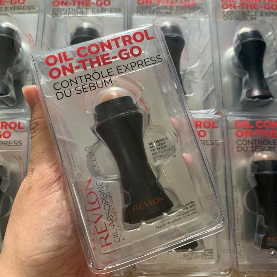 Thanh Lăn Hút Dầu Revlon Real Volcanic Stone Oil Control Facial Roller