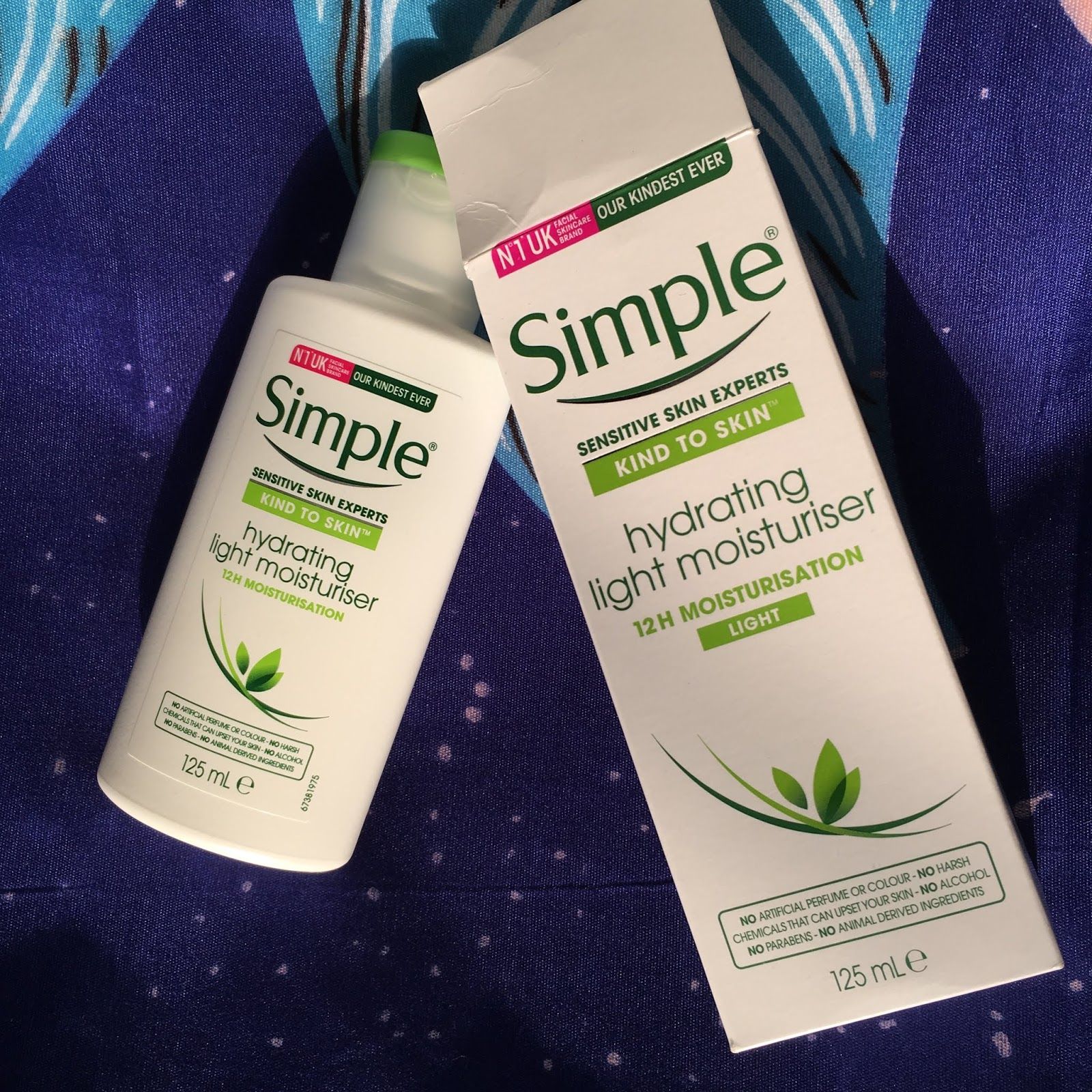 Kem Dưỡng Ẩm Simple Kind To Skin Hydrating Light Moisturiser 125ml