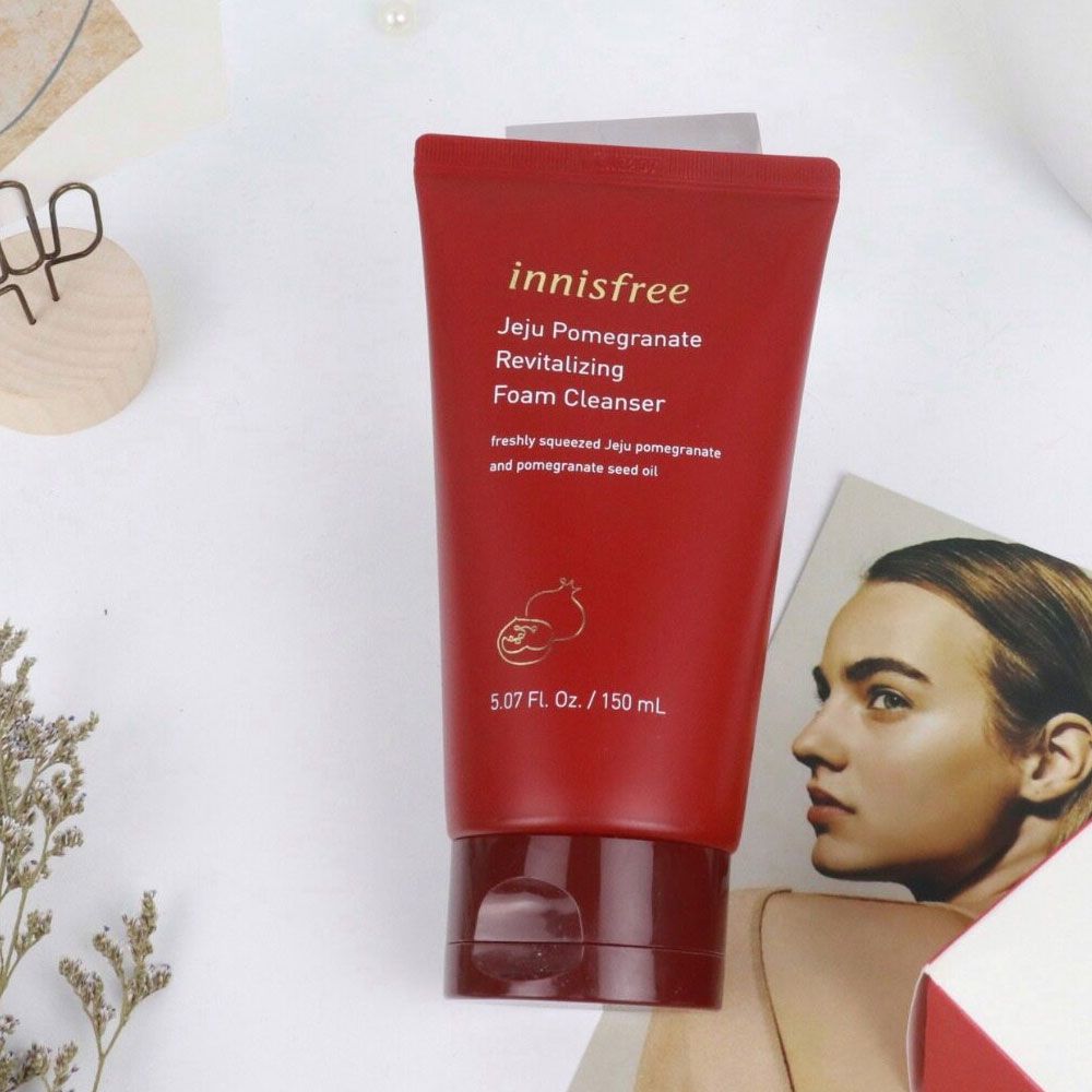 Sữa Rửa Mặt Dưỡng Trắng Da Innisfree Jeju Pomegranate Revitalizing