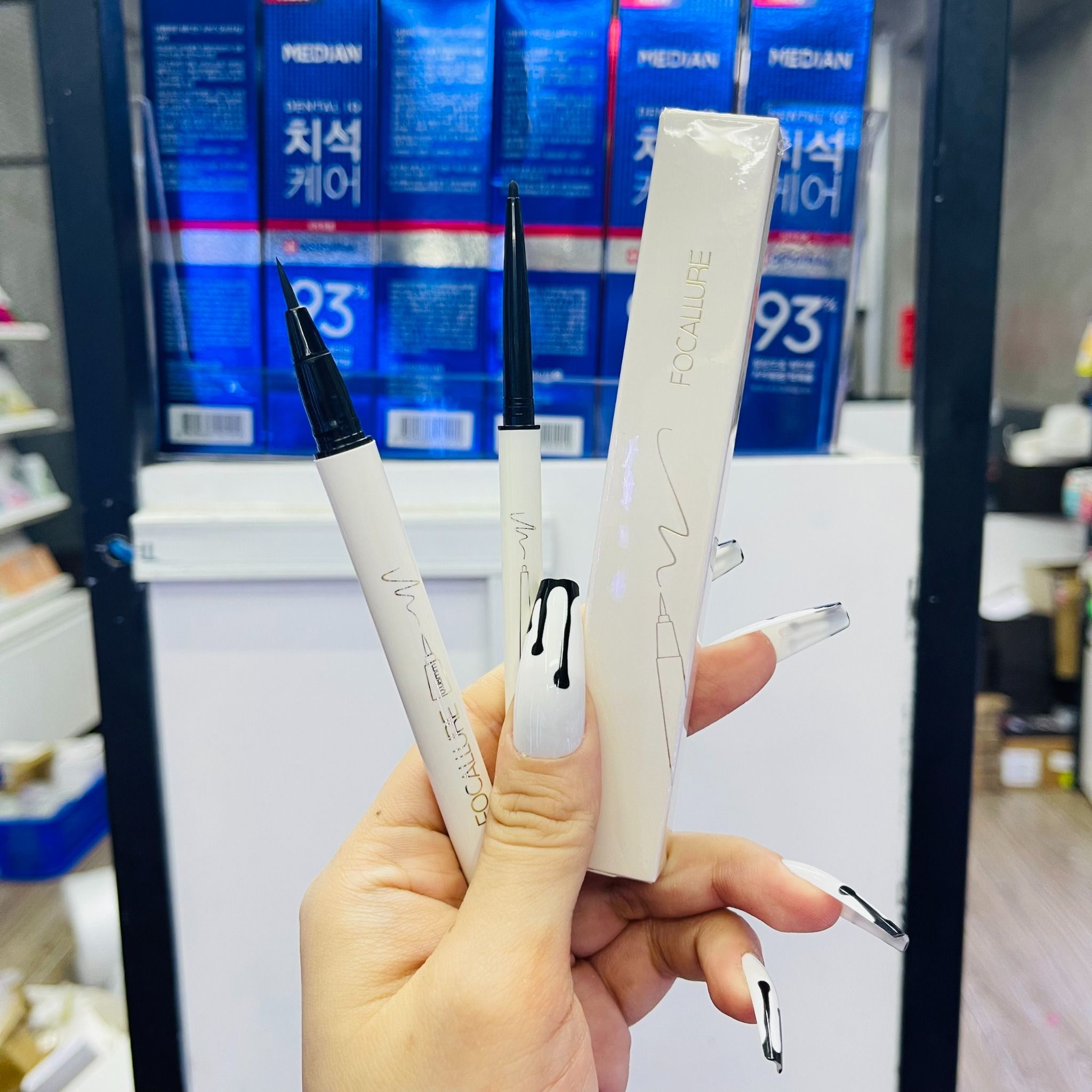Kẻ Mắt Nước Nét Mảnh 0.8mm Công Nghệ Ultra Fine KO Trôi FOCALLURE Lasting Waterprrof Liquid Eyeliner | FA-200