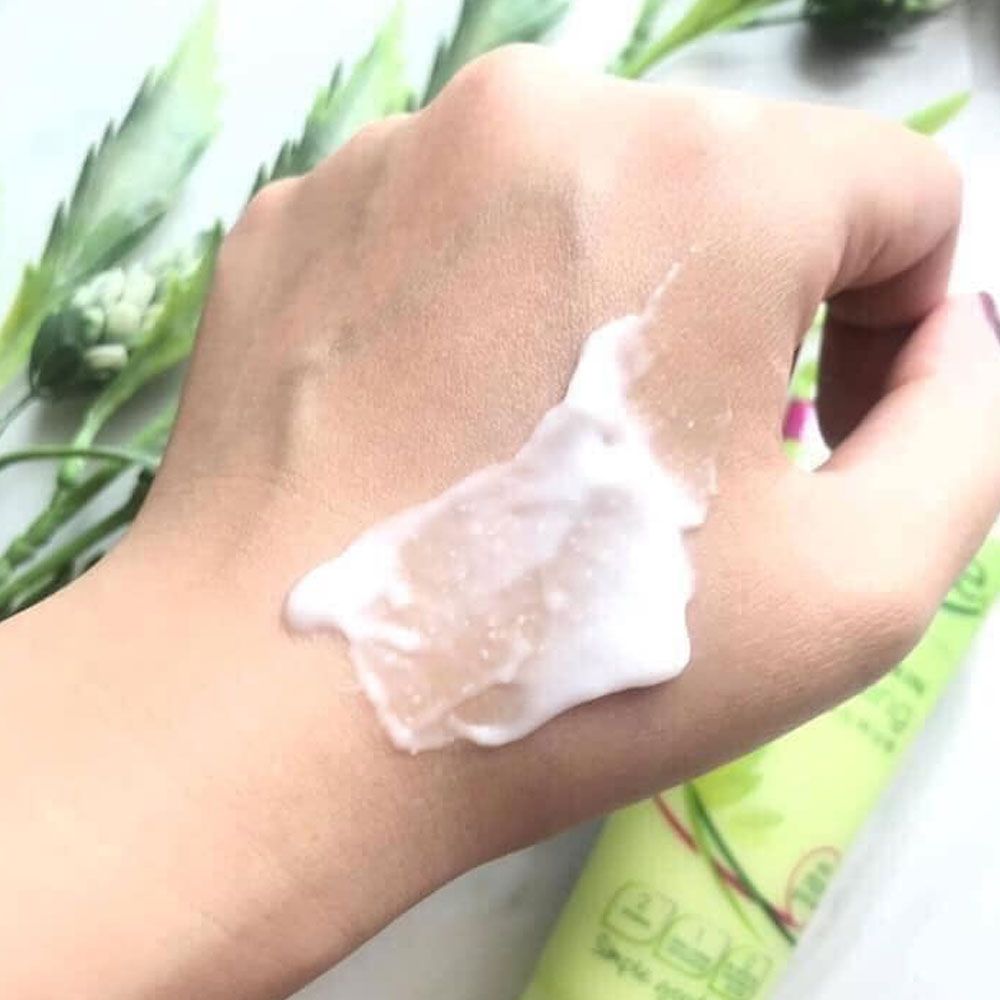 Tẩy Da Chết Simple Kind To Skin Smoothing Facial Scrub – 75ml