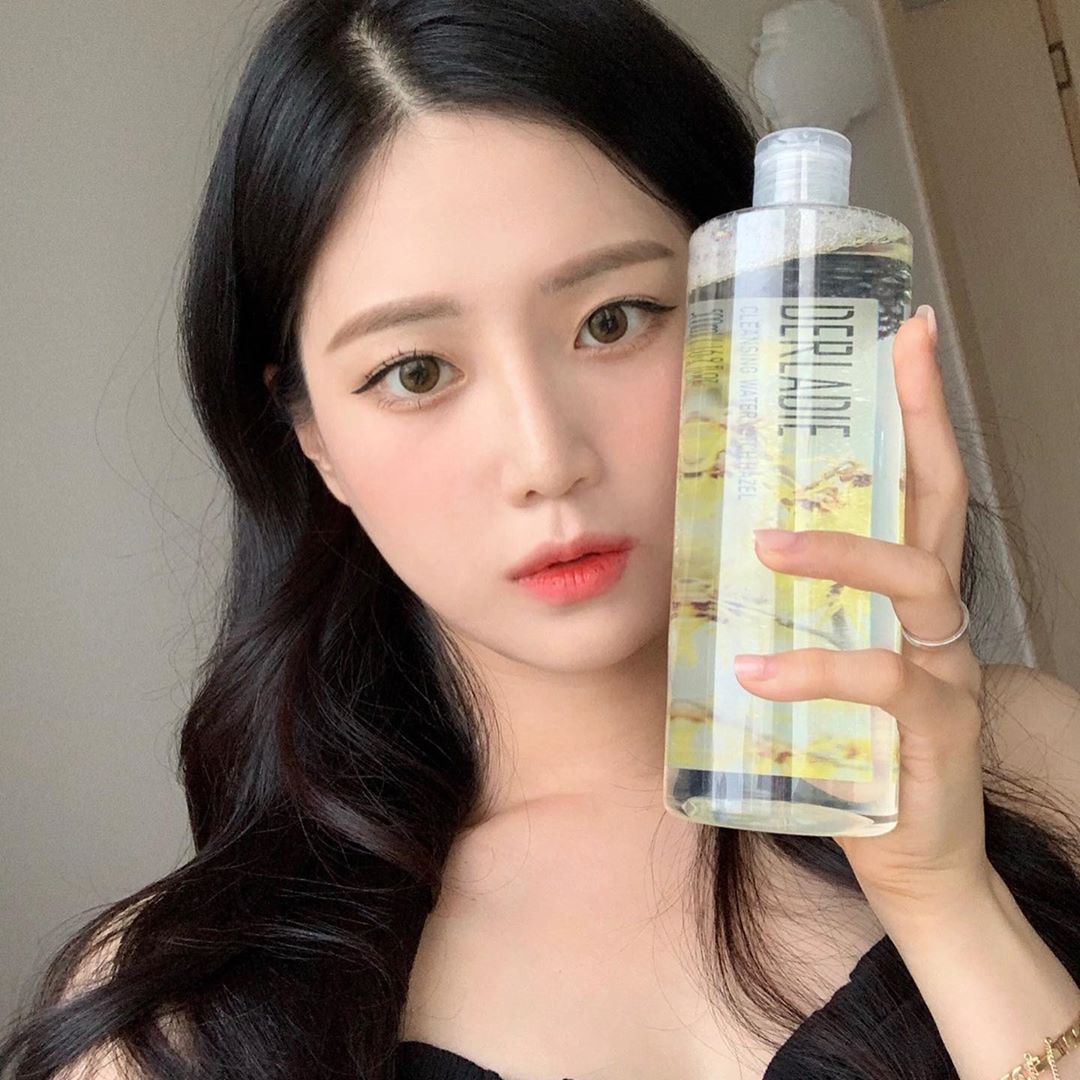 Nước Tẩy Trang Kháng Khuẩn Derladie Cleansing Water Witch Hazel 500ml (không tích điểm)