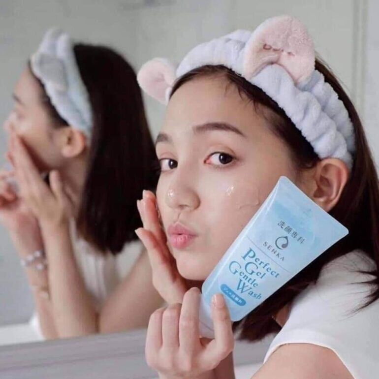 Gel Rửa Mặt Senka Perfect Gel Gentle Wash Tơ Tằm