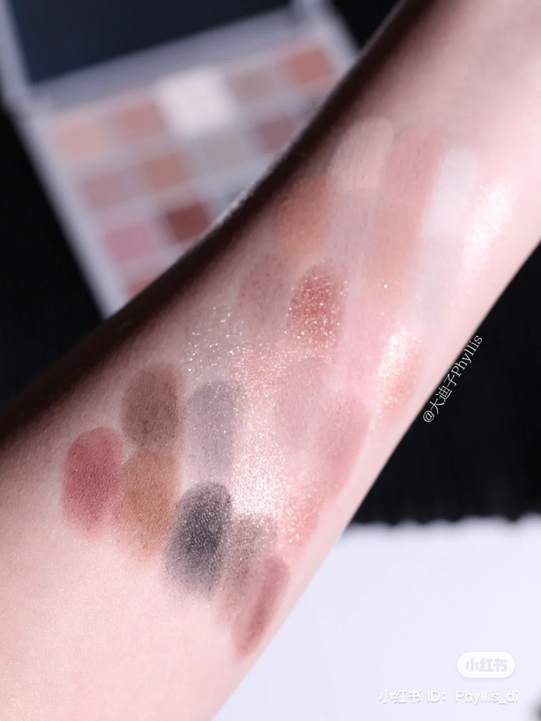 Bảng Phấn Mắt 25 ô GOGO TALES Back To Reality/Make Yourself Priority Play Color Eyeshadow Pallete Nội Địa Trung