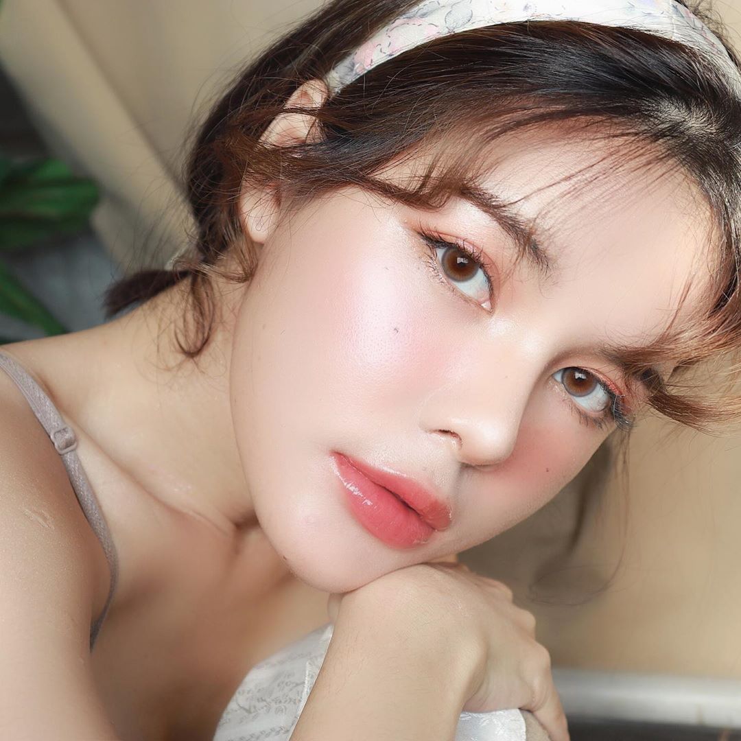 Phấn Phủ Sivanna Colors Diamond Rose Essence Oil Smooth Powder HF6033