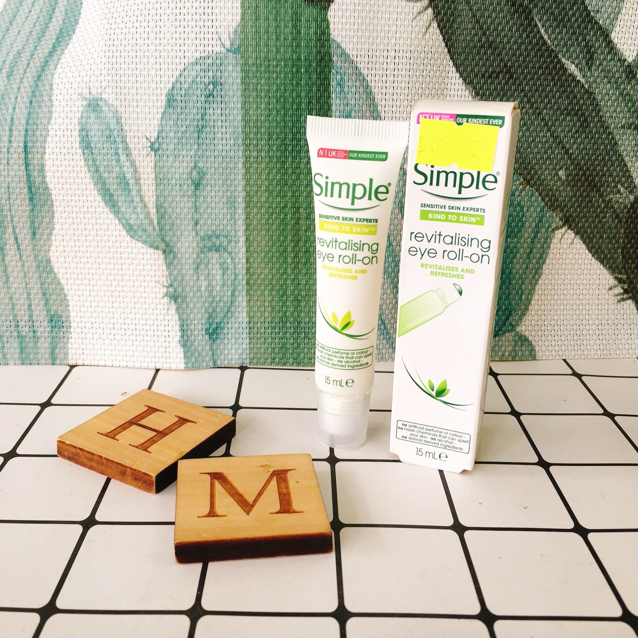 Lăn Dưỡng Mắt Simple Kind To Eyes Revitalising Eye Roll On