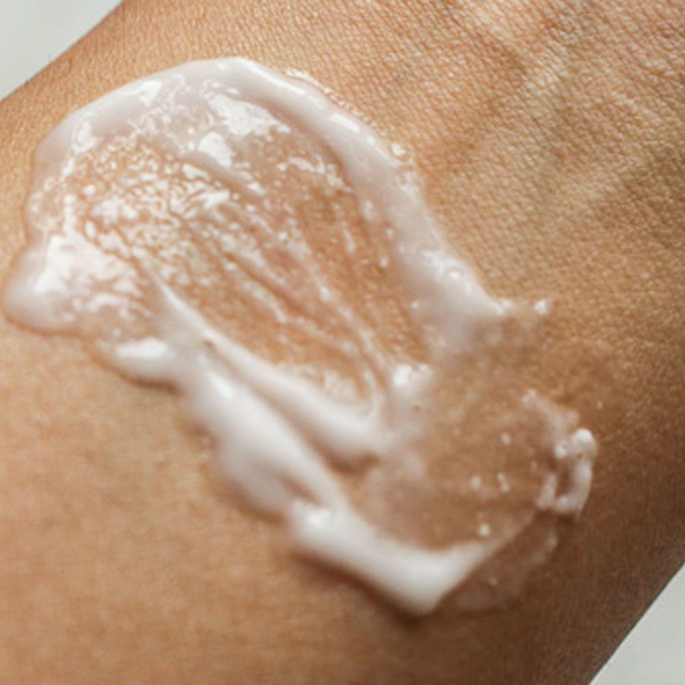 Tẩy Da Chết Simple Kind To Skin Smoothing Facial Scrub – 75ml