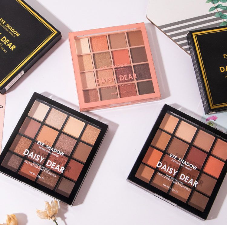 Phấn Mắt Nội Địa Trung Daisy Dear 16 Ô Màu