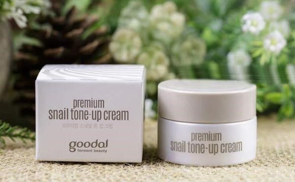 Kem Dưỡng Trắng Da Ốc Sên Goodal Premium Snail Tone Up Cream 10ml