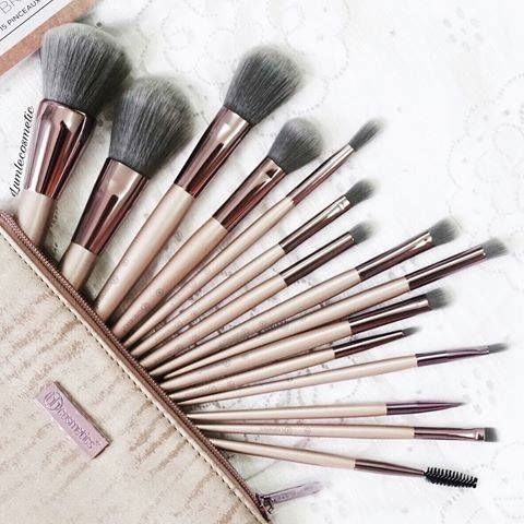  Bộ Cọ 15 Cây Kèm Túi BH COSMETICS Lavish Elelgance 15 Piece Brush Set With Bag 