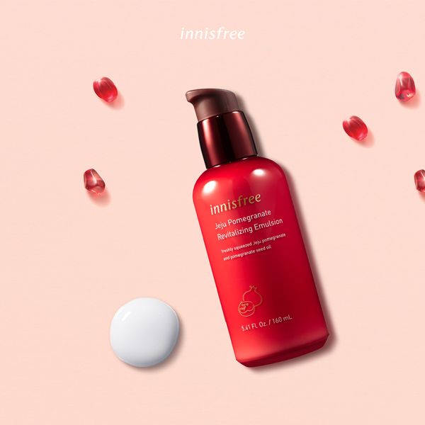 Sữa Dưỡng Làm Sáng Da, Chống Lão Hóa Chiết Xuất Từ Lựu Innisfree Jeju Pomegranate Revitalizing Emulsion 160ml