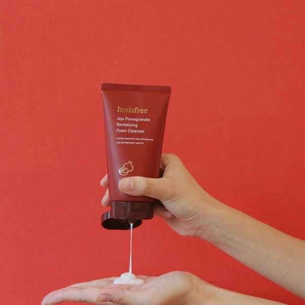 Sữa Rửa Mặt Innisfree Jeju Pomegranate Revitalizing Foam Cleanser 80ml