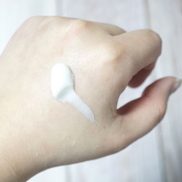 Sữa Rửa Mặt Tạo Bọt Làm Sạch Sâu Chứa Tro Núi Lửa Innisfree Super Volcanic Pore Micellar Cleansing Foam 2X 150ml