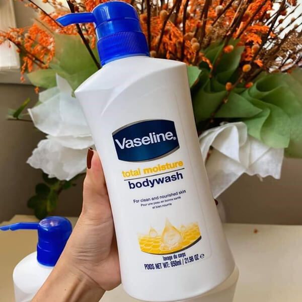  Sữa tắm dưỡng ẩm Vaseline Total Moisture 650ml 