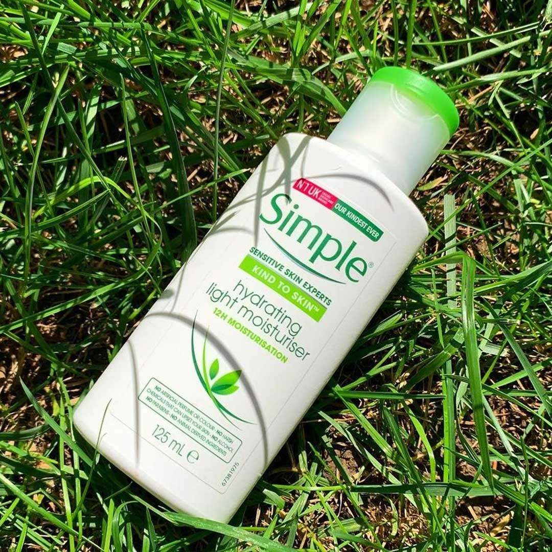 Kem Dưỡng Ẩm Simple Kind To Skin Hydrating Light Moisturiser 125ml