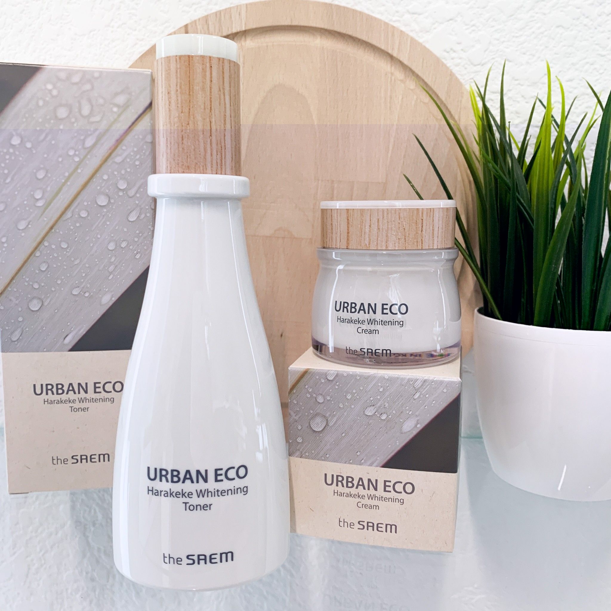  Kem dưỡng trắng da The Saem Urban Eco Harakeke Whitening Cream 