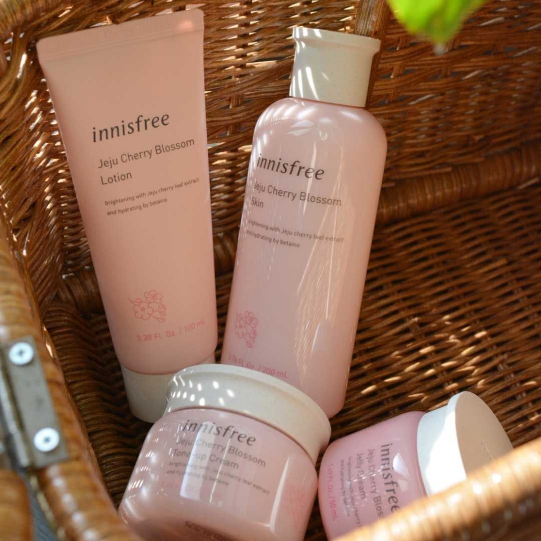 Nước hoa hồng Innisfree Jeju Cherry Blossom Skin (Fullsize + Minisize)