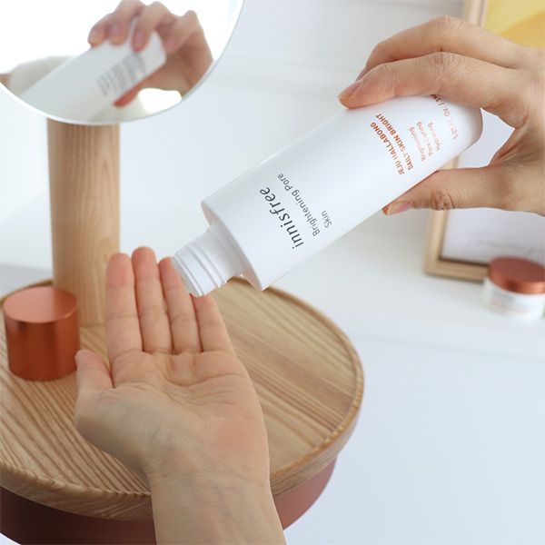 Nước Hoa Hồng Dưỡng Trắng Da, Chăm Sóc Lỗ Chân Lông Innisfree Brightening Pore Skin (150ml)