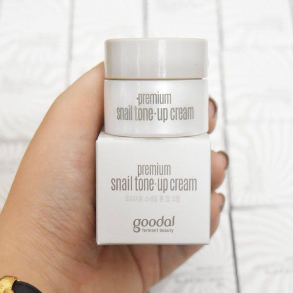 Kem Dưỡng Trắng Da Ốc Sên Goodal Premium Snail Tone Up Cream 10ml