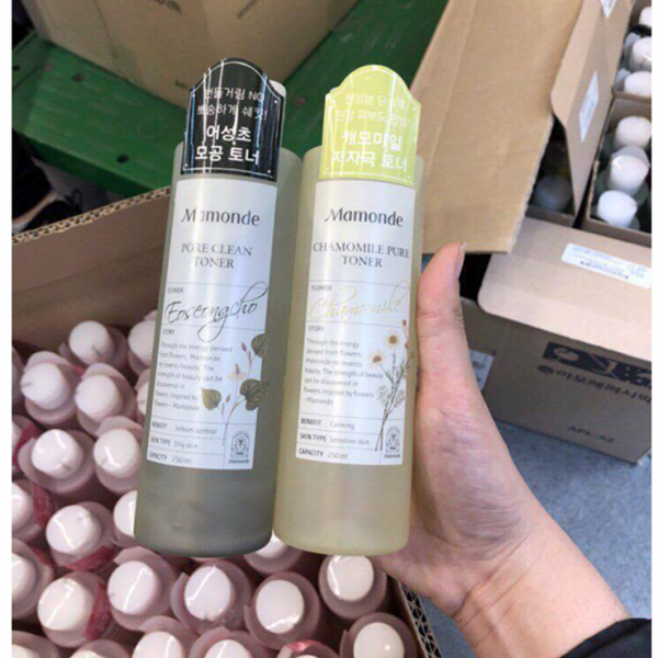 Nước Hoa Hồng Mamonde Chamomile Pure Toner