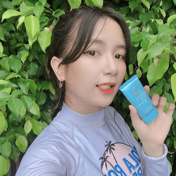 Kem chống nắng Senka Perfect UV Essence Kèm Quà Tặng Nước Tẩy Trang (không tích điểm)