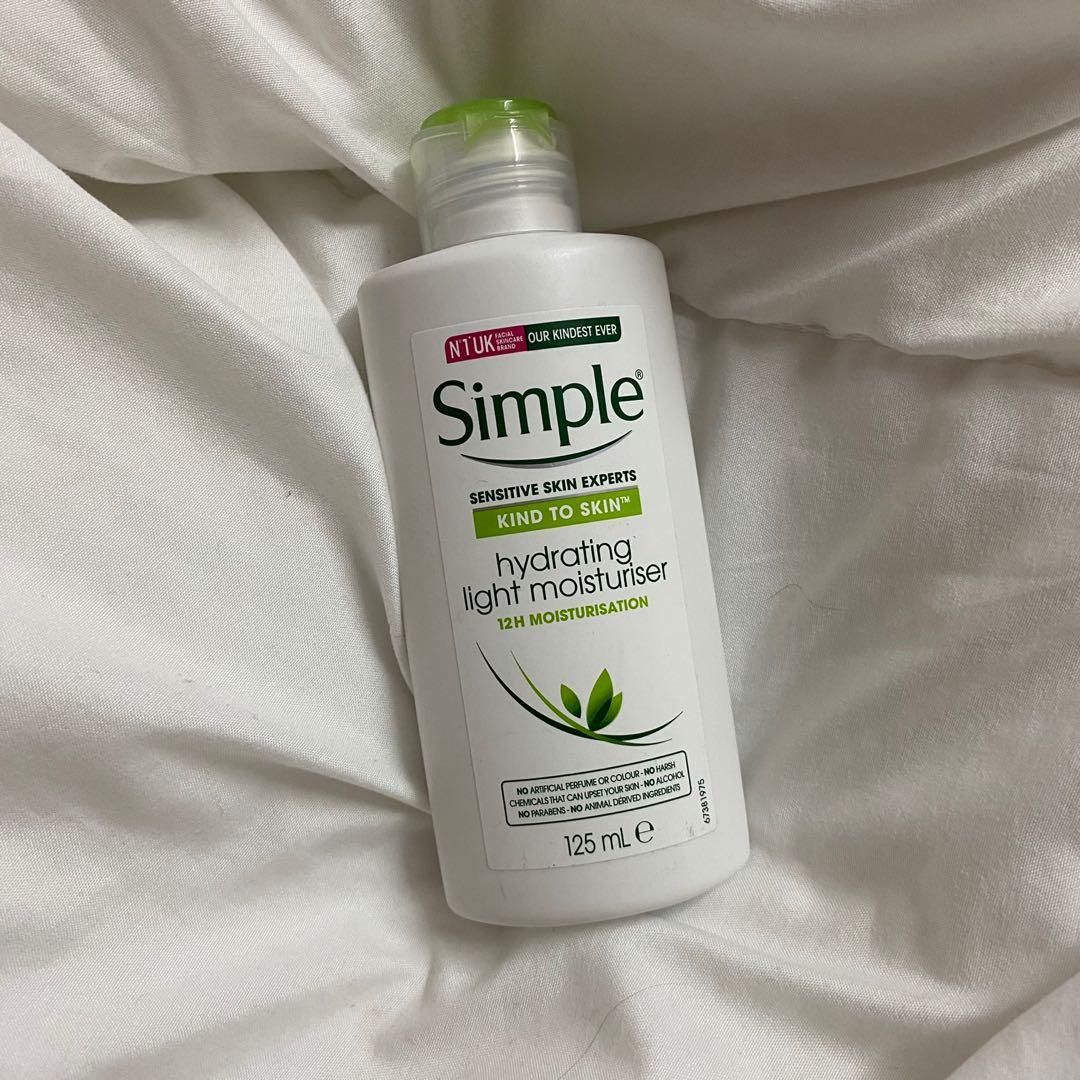Kem Dưỡng Ẩm Simple Kind To Skin Hydrating Light Moisturiser 125ml