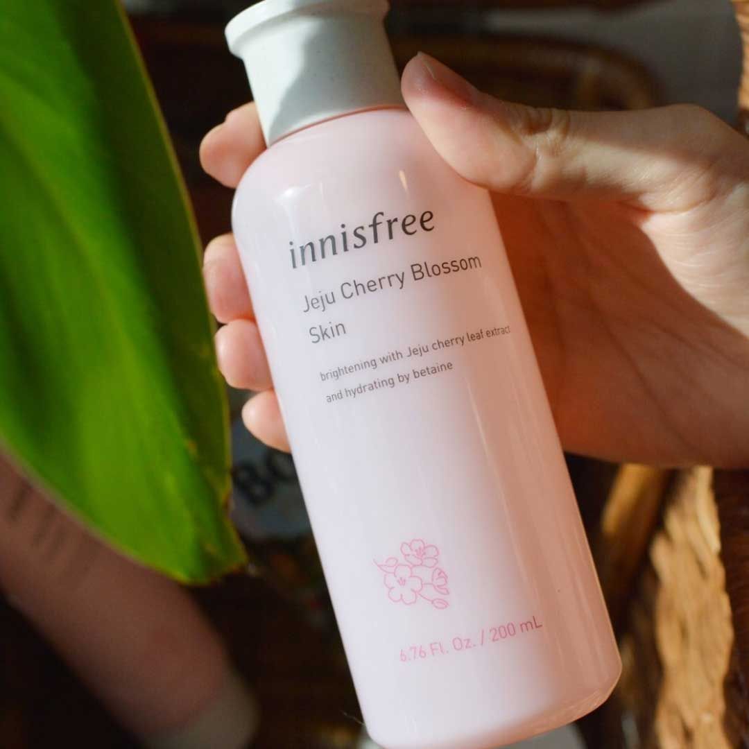 Nước hoa hồng Innisfree Jeju Cherry Blossom Skin (Fullsize + Minisize)