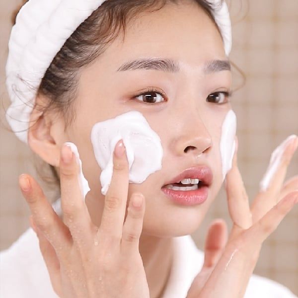 Sữa rửa mặt The Face Shop White Seed Exfoliating Cleansing Foam
