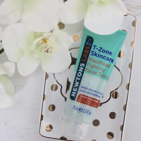 Tẩy Tế Bào Chết Ngăn Ngừa Mụn Đầu Đen T-Zone Blackhead Fighting Facial Scrub (không tích điểm)