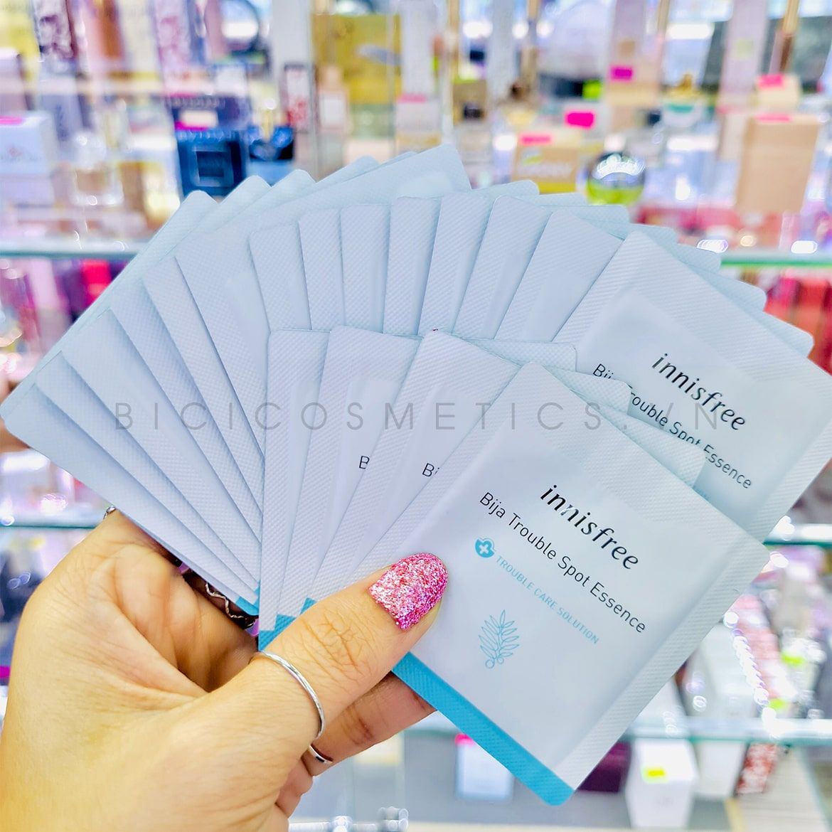 Tinh chất Trị Mụn Innisfree Bija Trouble Spot Essence