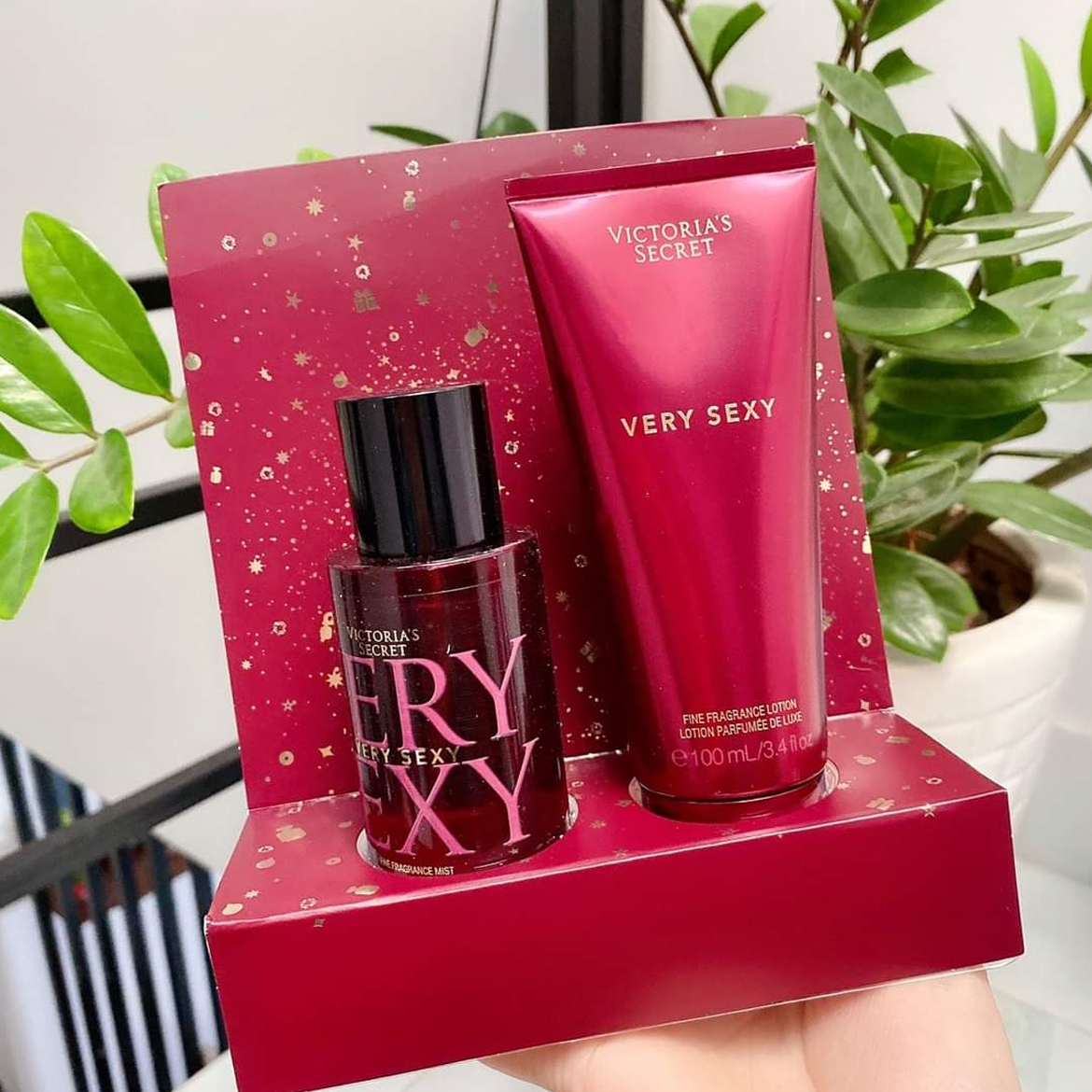 Bộ sản phẩm Victoria's Secret Very Sexy Gift Set Fragrance Mist & Lotion