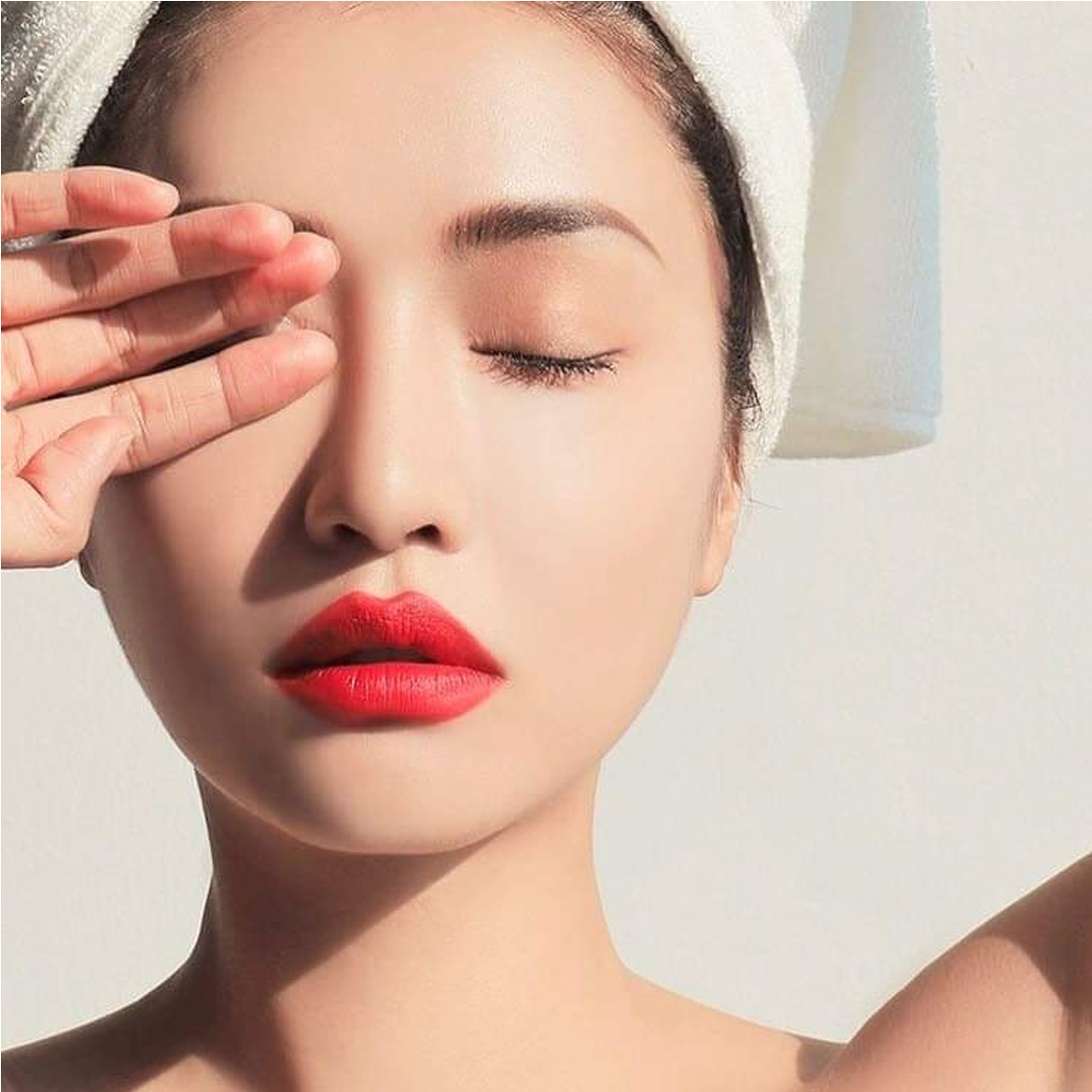 Phấn Nước Aprilskin Magic Essence Shower Cushion - No.23