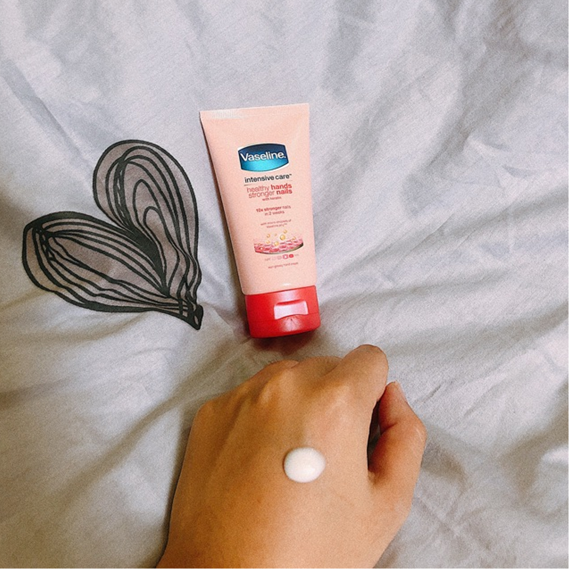 Kem dưỡng da tay Vaseline Intensive Care Healthy Hands + Stronger Nails 75ml