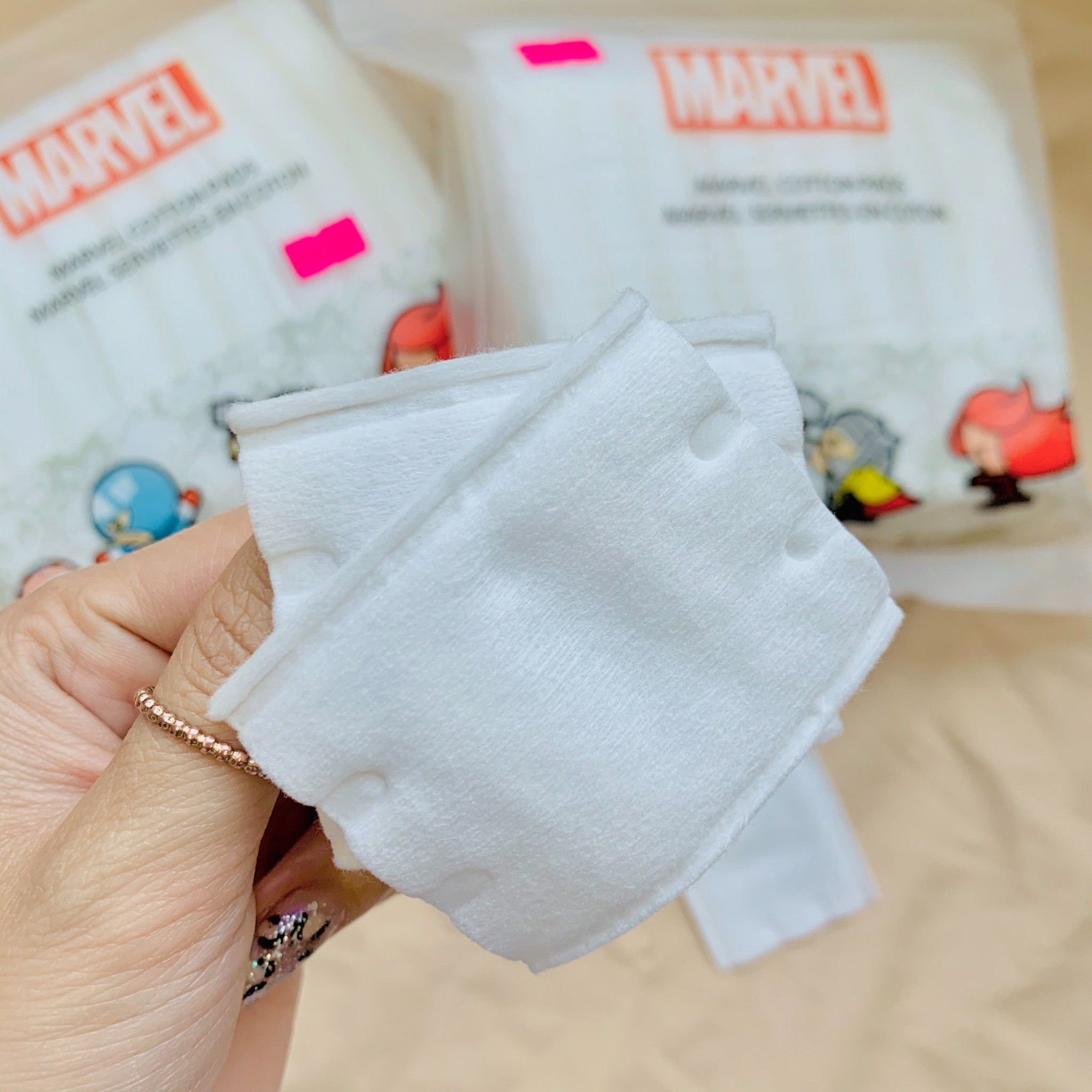  Bông tẩy trang MINISO phiên bản MARVEL 