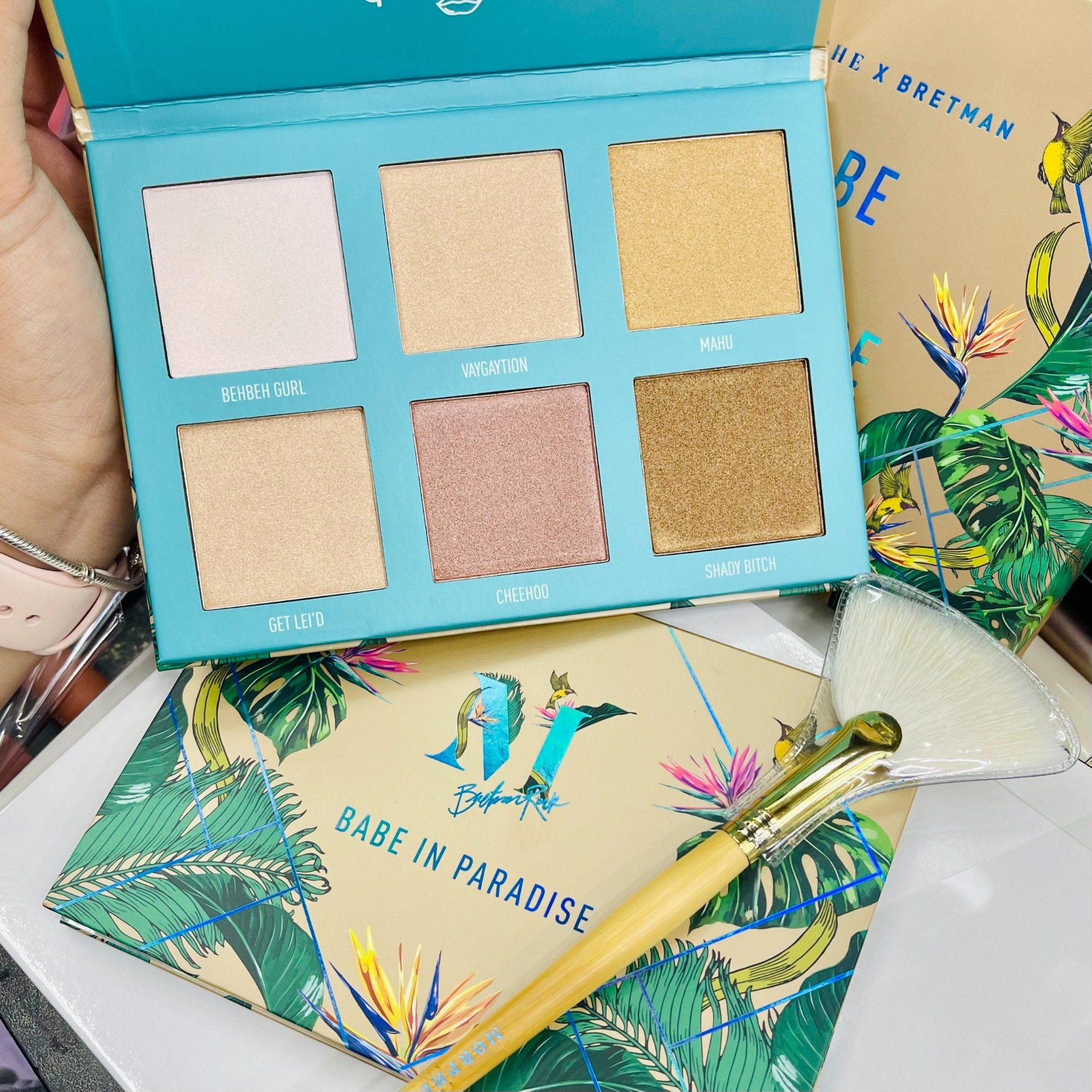  Bảng Phấn Bắt Sáng Highlight 6 Ô Kèm Cọ MORPHE X BRETMAN Babe In Paradise 