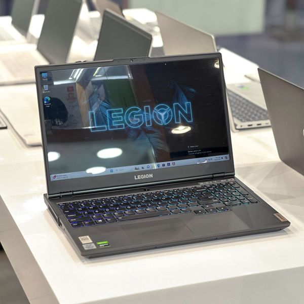 Lenovo Legion 5 Core i7-1075H 8GB/256GB  - Like new