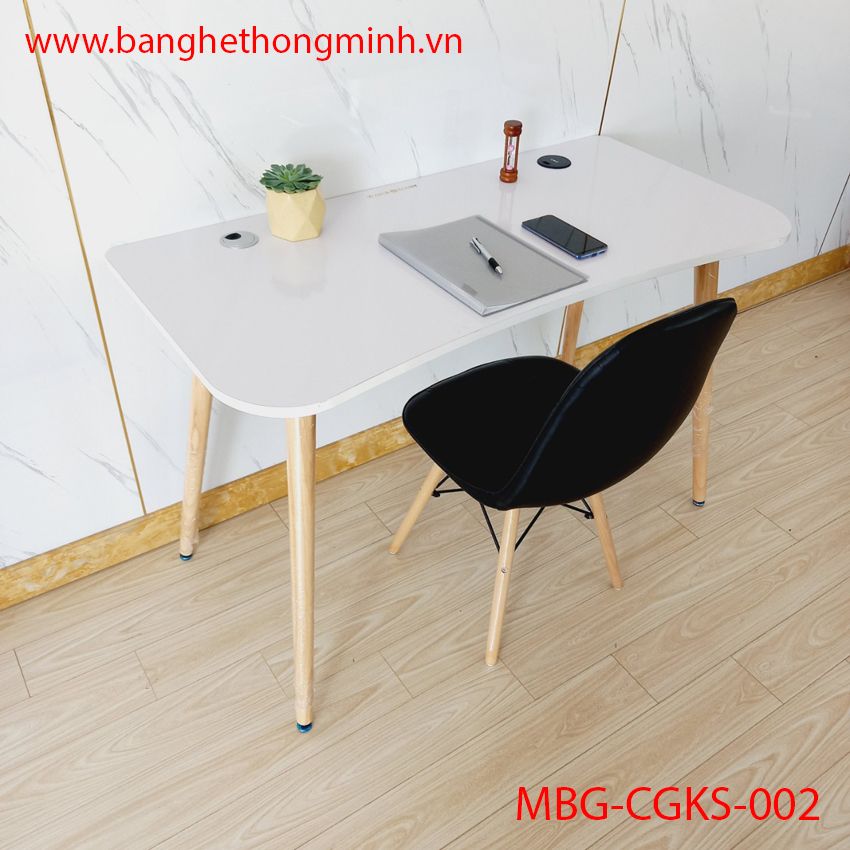 Bàn làm việc MDF chân gỗ khung sắt tích hợp sạc USB & sạc không dây