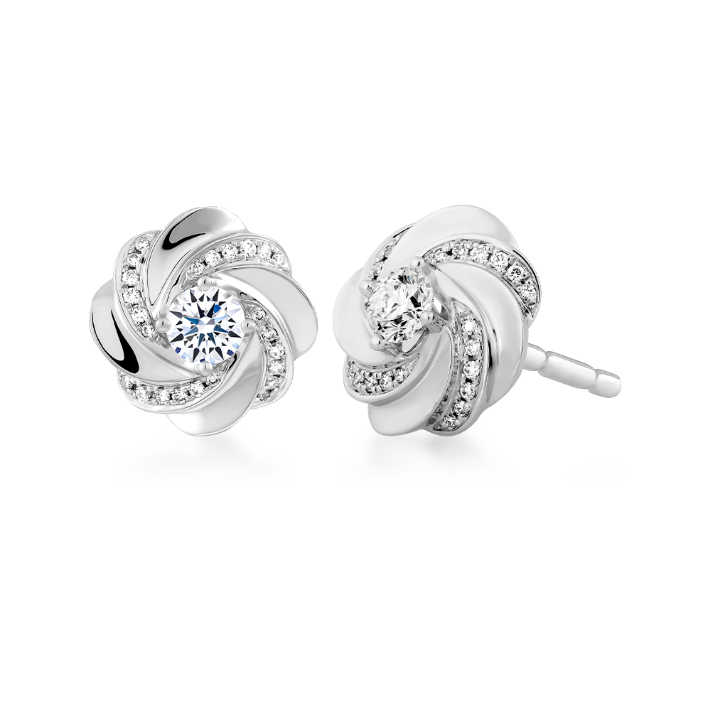 Hoa tai kim cương tấm vàng 14K Accius B 3C
