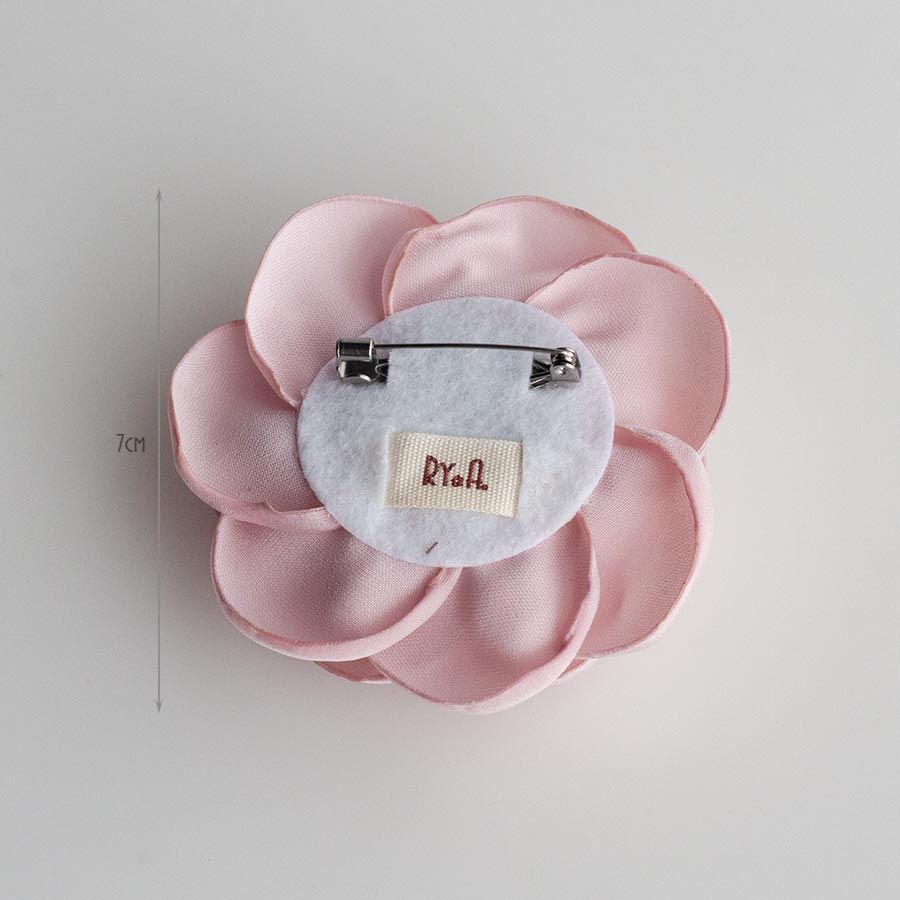 Hoa cài áo vải lụa satin, mặt tròn đính đá hạt trai RYA 742723