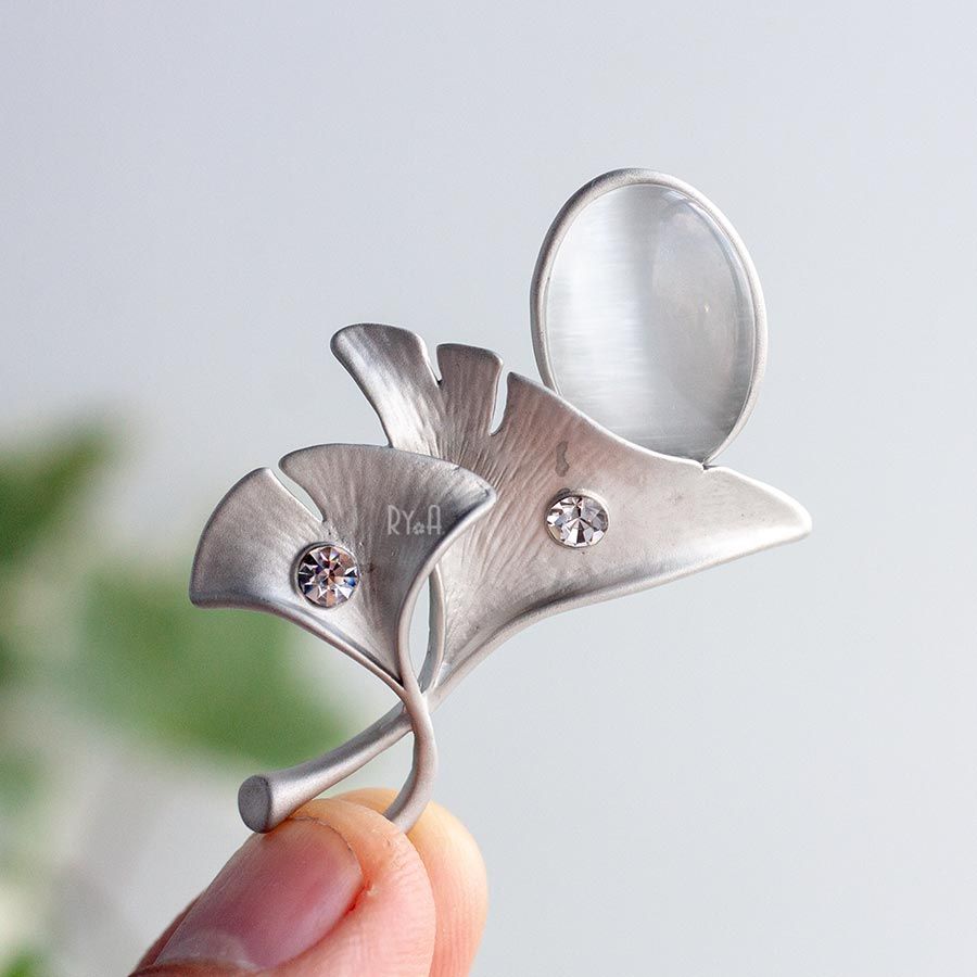 Cài áo đính đá hình lá bạch quả 810091