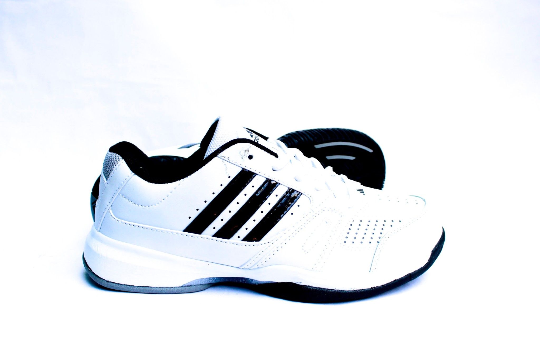 Giày tennis Adidas White