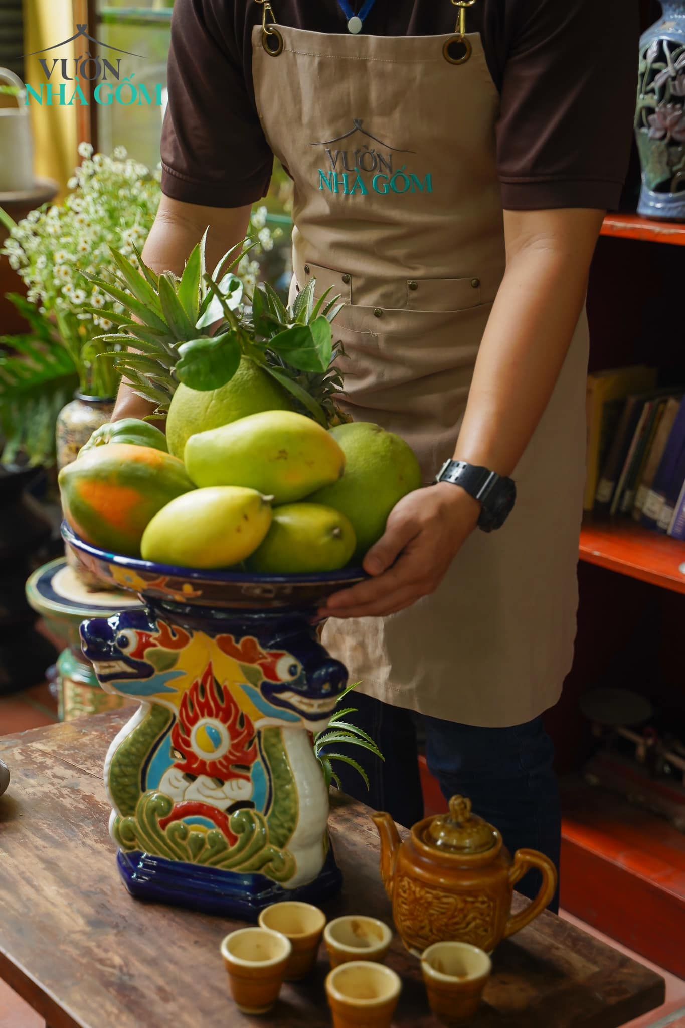 Chò rồng và dĩa để trái cây, xanh dương, gốm Nam Bộ, sản phẩm truyền thống Tết Ất Tỵ, H30cm