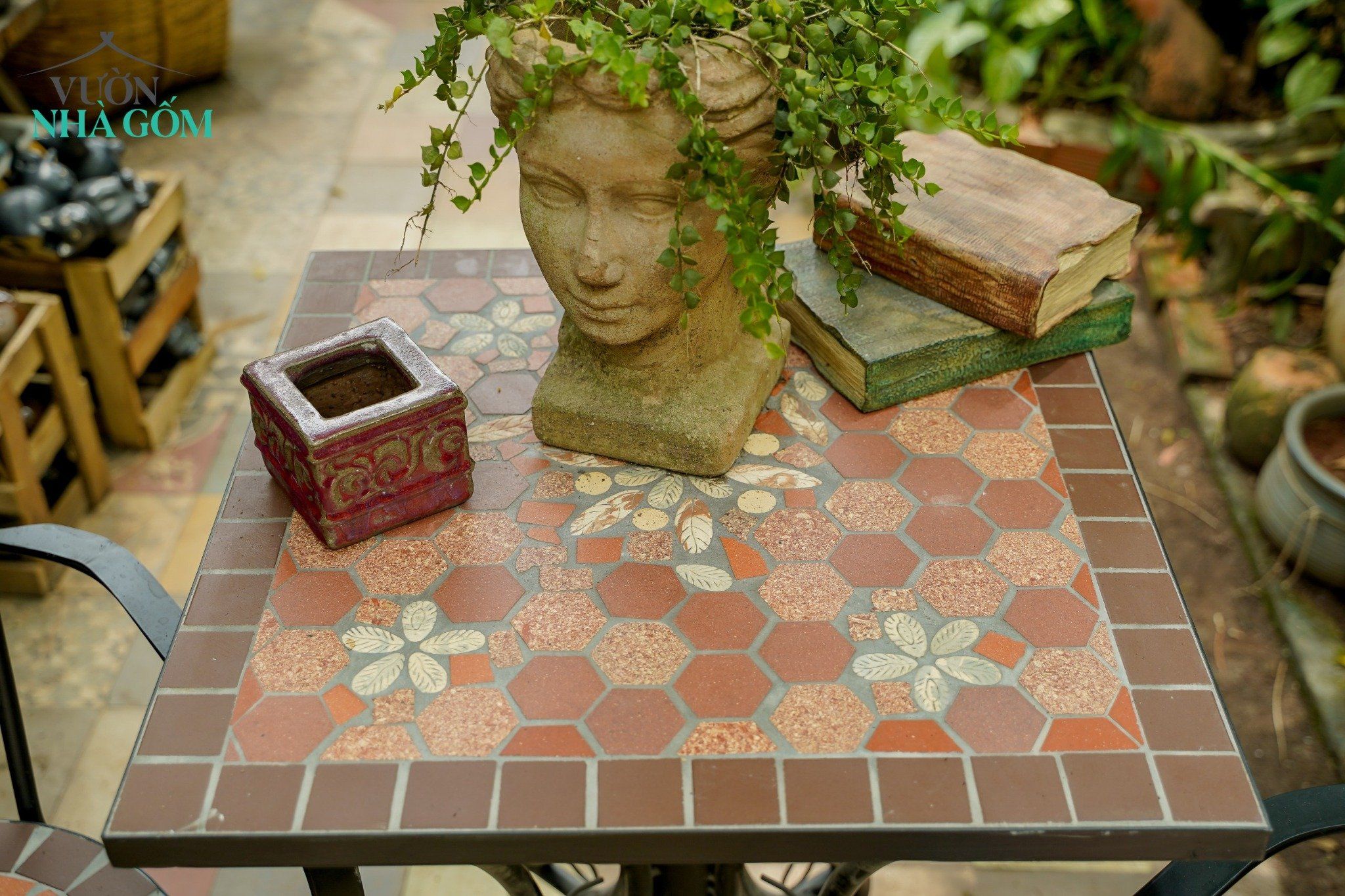 Bàn vuông gạch cam viền nâu, gốm Mosaic, R60cm